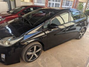 TOYOTA Prius (NEW from DUBAI)