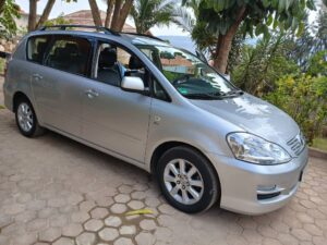 Avensis verso